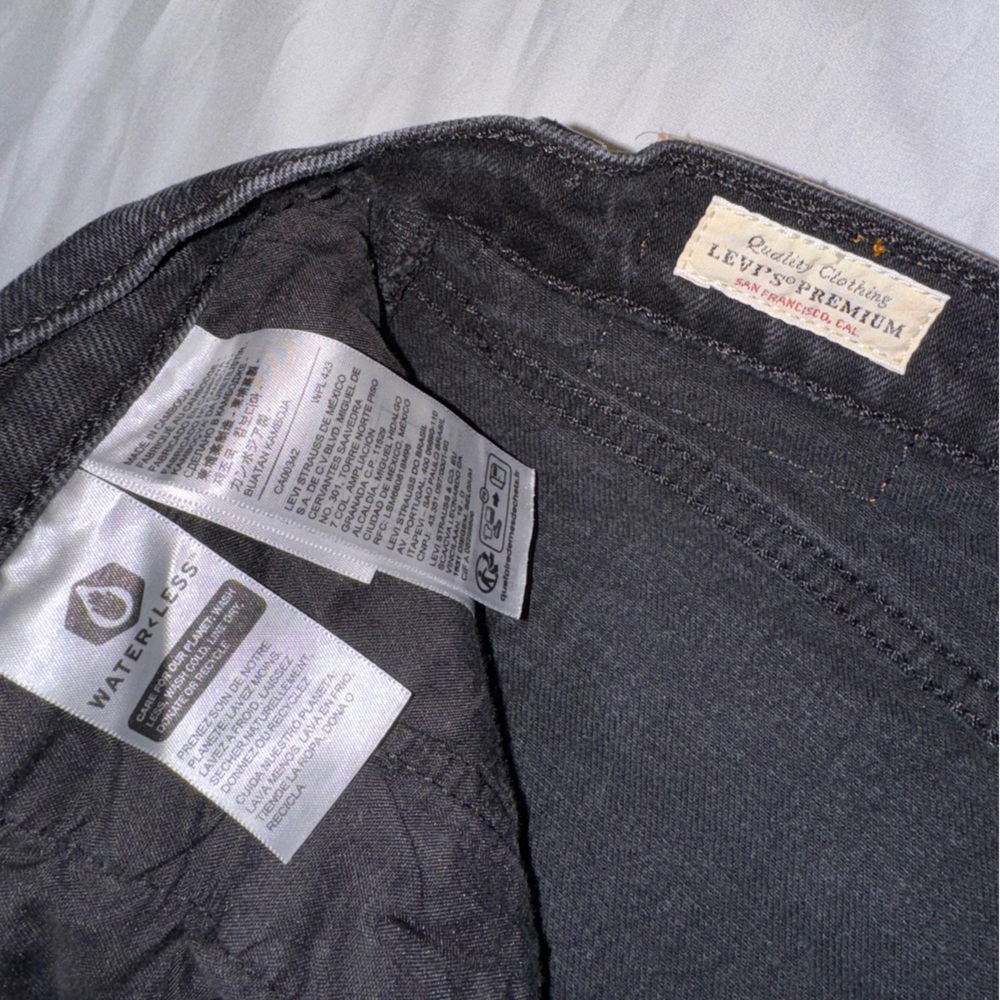 Levi’s Black Ribcage Shorts - Picture 4 of 7